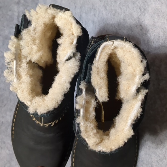 UGG AUSTRALIA BLACK LEATHER COVE ANKLE LACE BOOTS women's size 6 - Picture 7 of 11